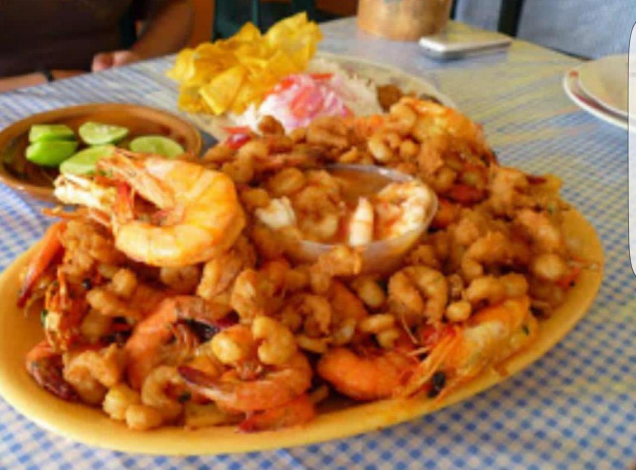 Camarones Hostal Castillo Del Mar מראה חיצוני תמונה